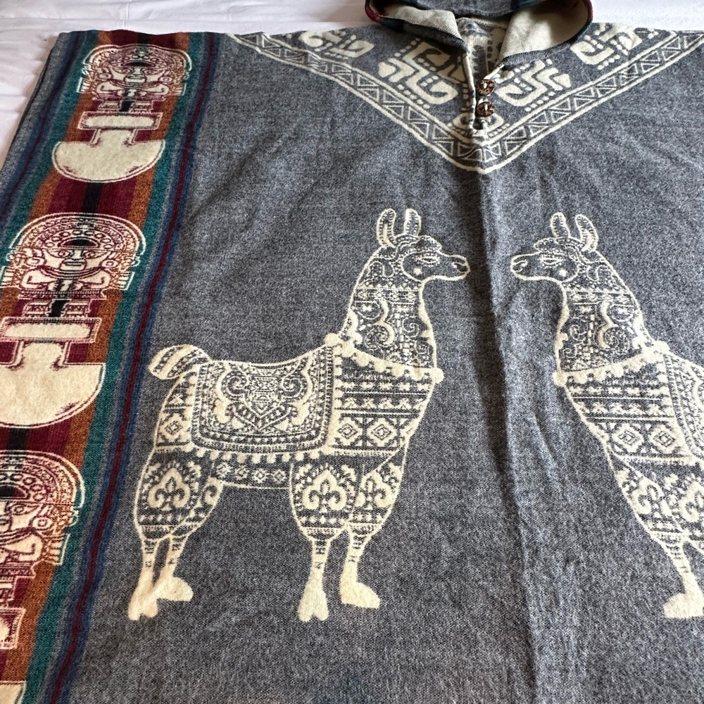 Unisex Alpaca Wool Poncho. (Heather Grey Alpaca)One Size Exclusively Handcrafted - Picture 4 of 9